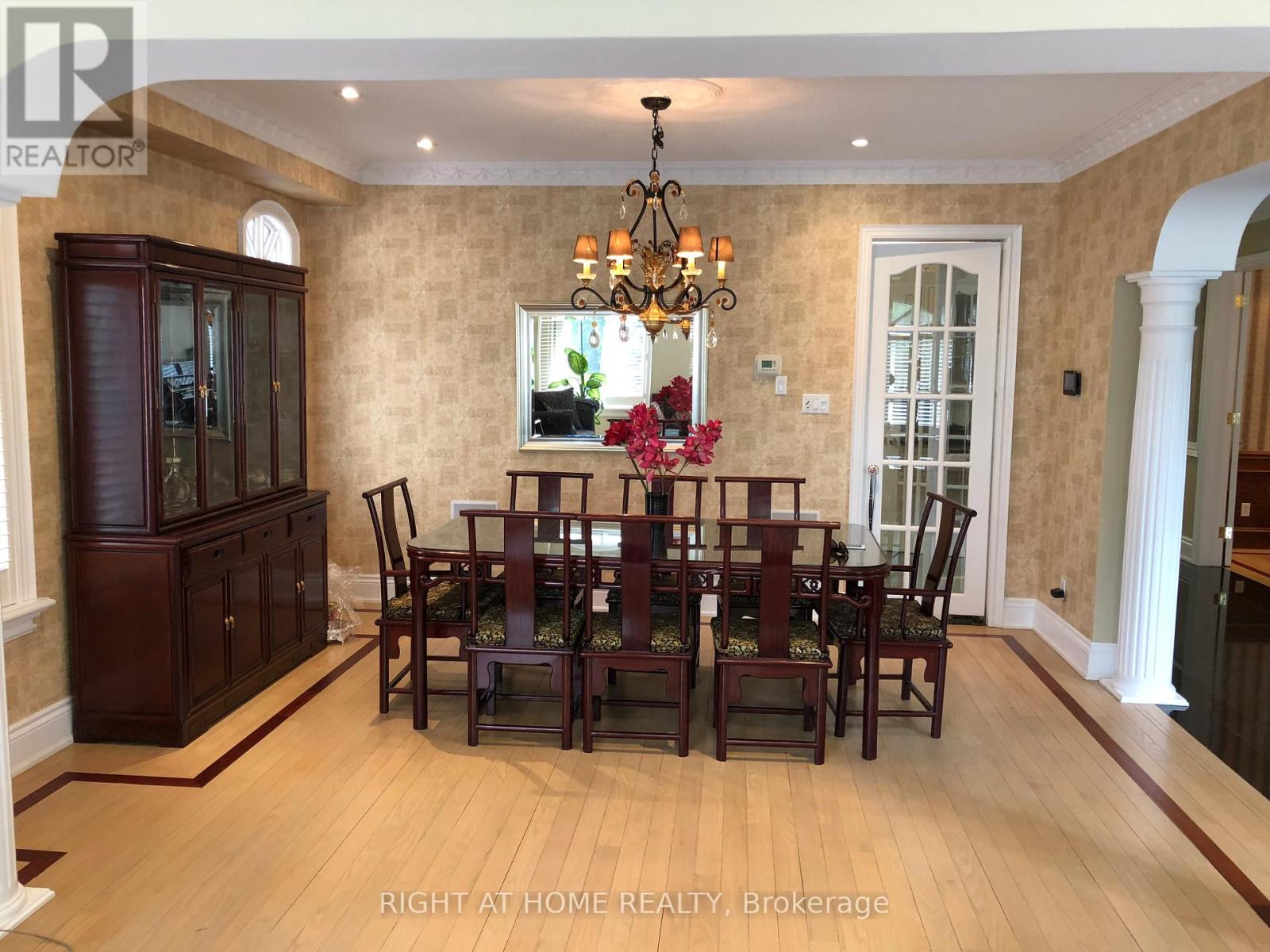 468 Douglas Avenue, Toronto, Ontario  M5M 1H5 - Photo 3 - C12425499