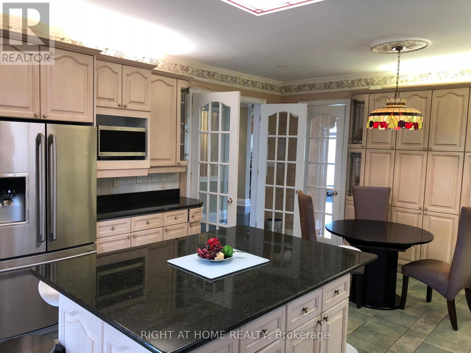 468 Douglas Avenue, Toronto, Ontario  M5M 1H5 - Photo 7 - C12425499