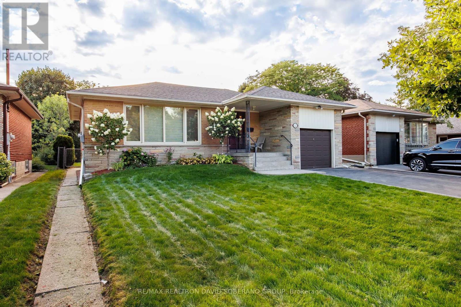 122 Collinson Boulevard, Toronto, Ontario  M3H 3C7 - Photo 2 - C12425521
