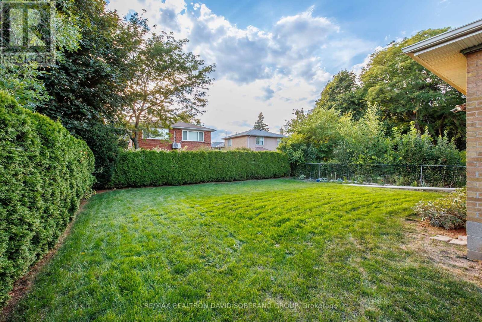 122 Collinson Boulevard, Toronto, Ontario  M3H 3C7 - Photo 34 - C12425521