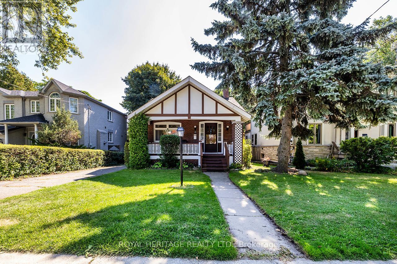 39 KELSONIA AVENUE, Toronto, Ontario