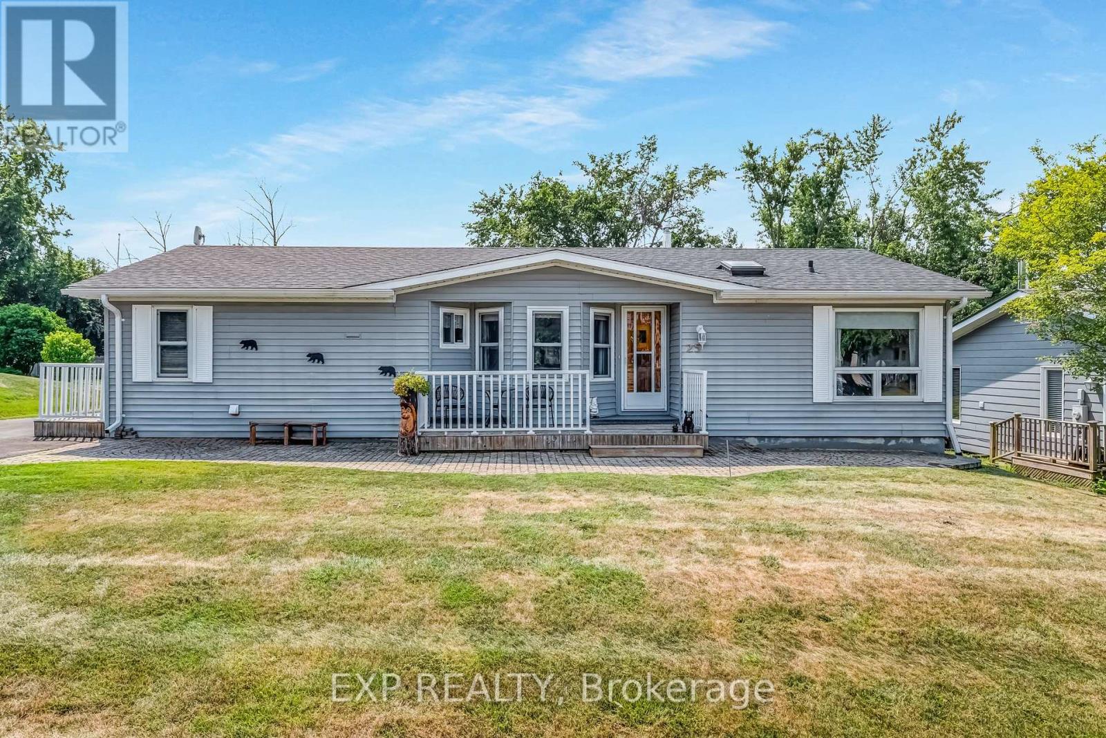 25 Juno Crescent, Georgina, Ontario  L0E 1R0 - Photo 2 - N12425489