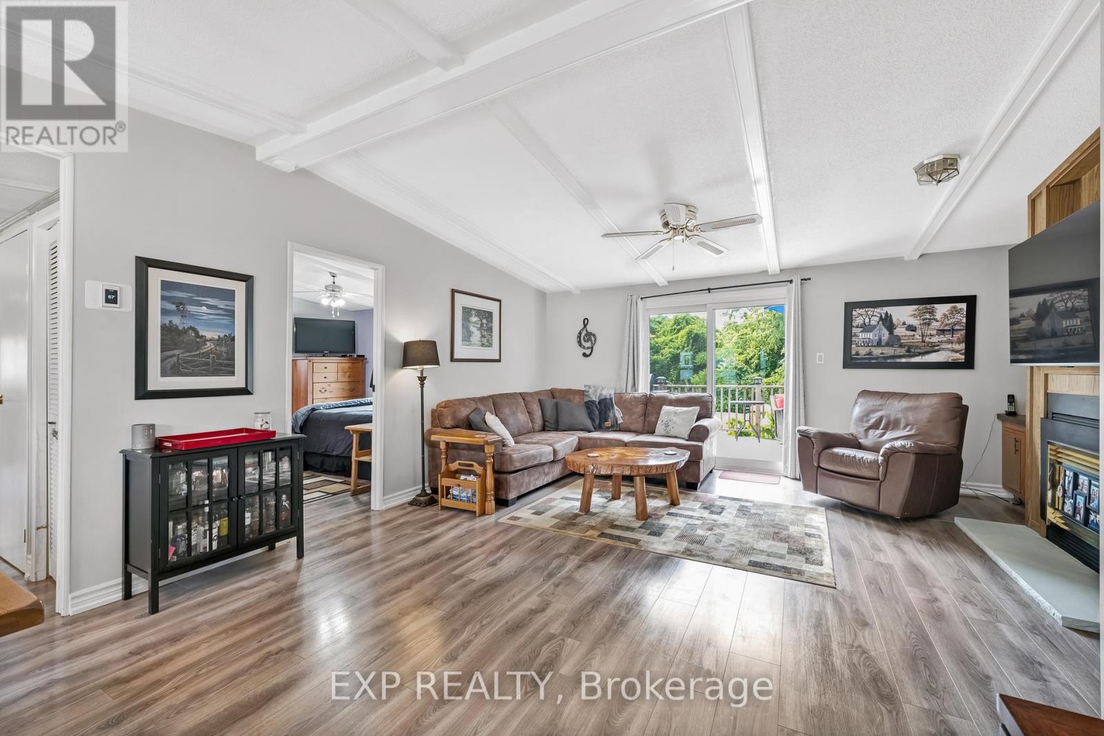 25 Juno Crescent, Georgina, Ontario  L0E 1R0 - Photo 5 - N12425489