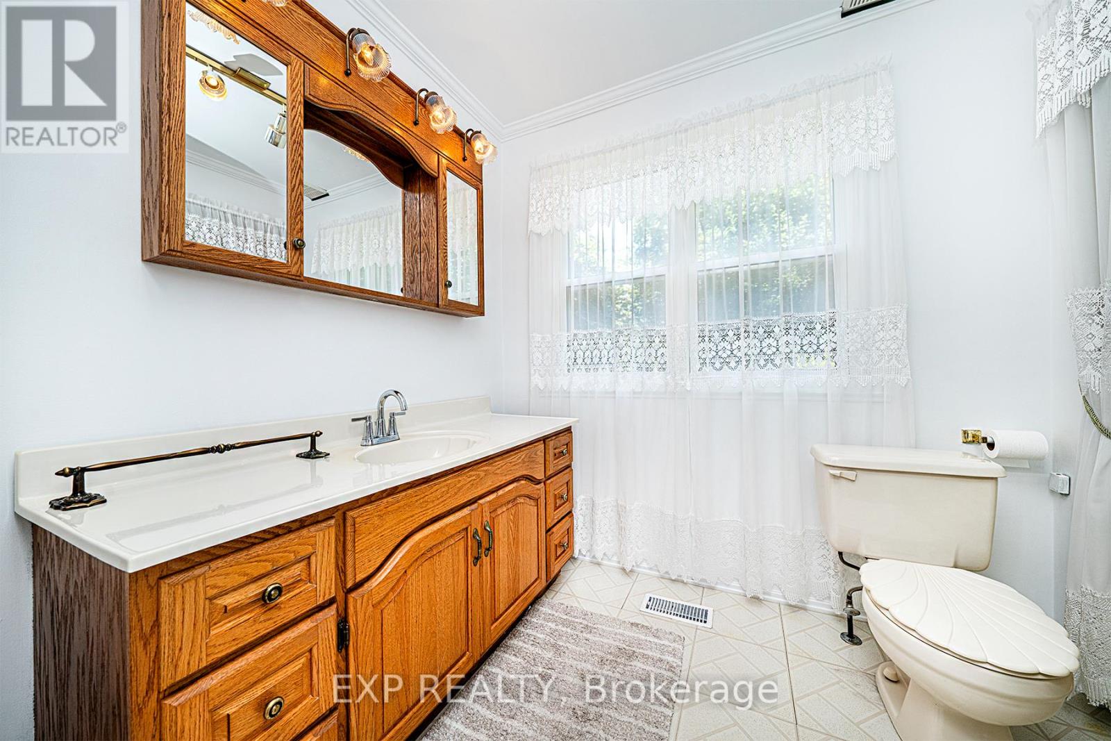 76 Sunset Beach Road, Georgina, Ontario  L0E 1N0 - Photo 25 - N12425506