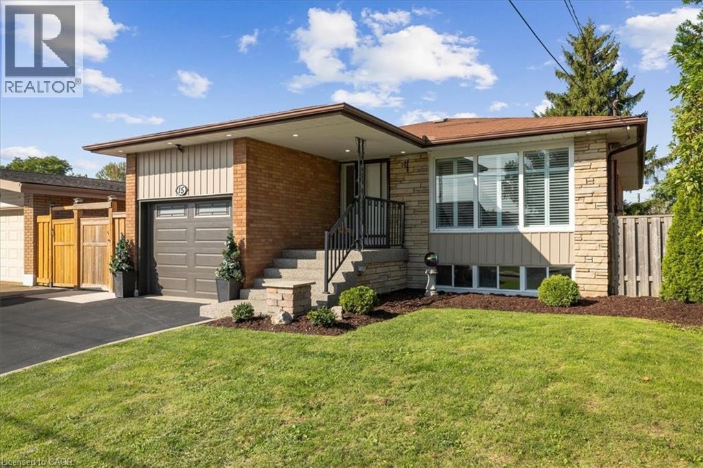 15 PURDY Crescent, Hamilton, Ontario
