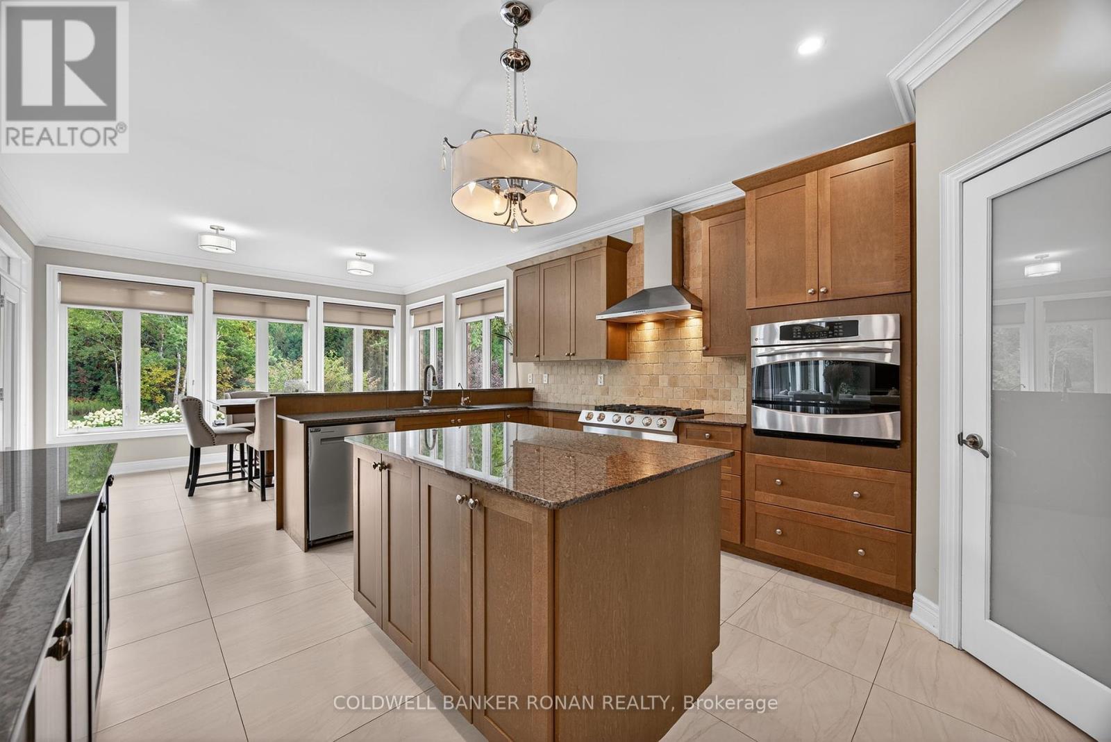 60 Underhill Court, Essa, Ontario  L9R 1V2 - Photo 10 - N12423838