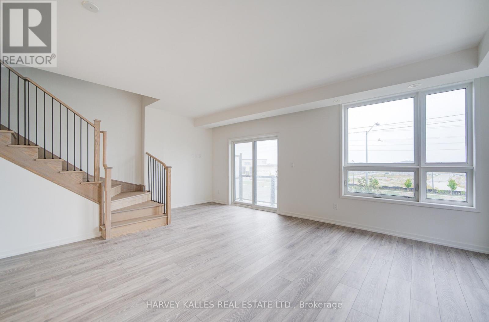 Unit 12 - 12-14 Lytham Green Circle, Newmarket, Ontario  L3Y 0H3 - Photo 15 - N12424966