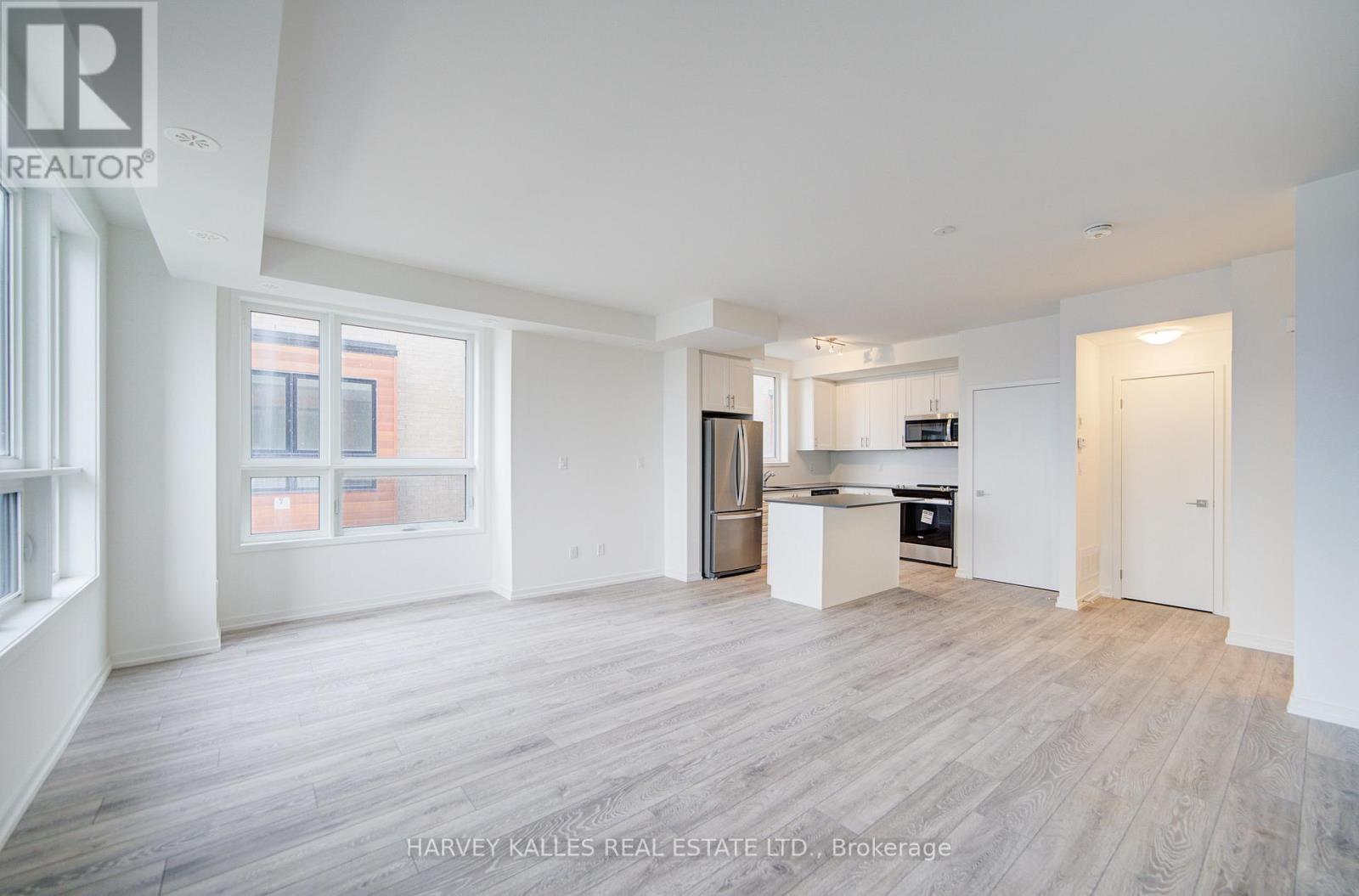 Unit 12 - 12-14 Lytham Green Circle, Newmarket, Ontario  L3Y 0H3 - Photo 17 - N12424966