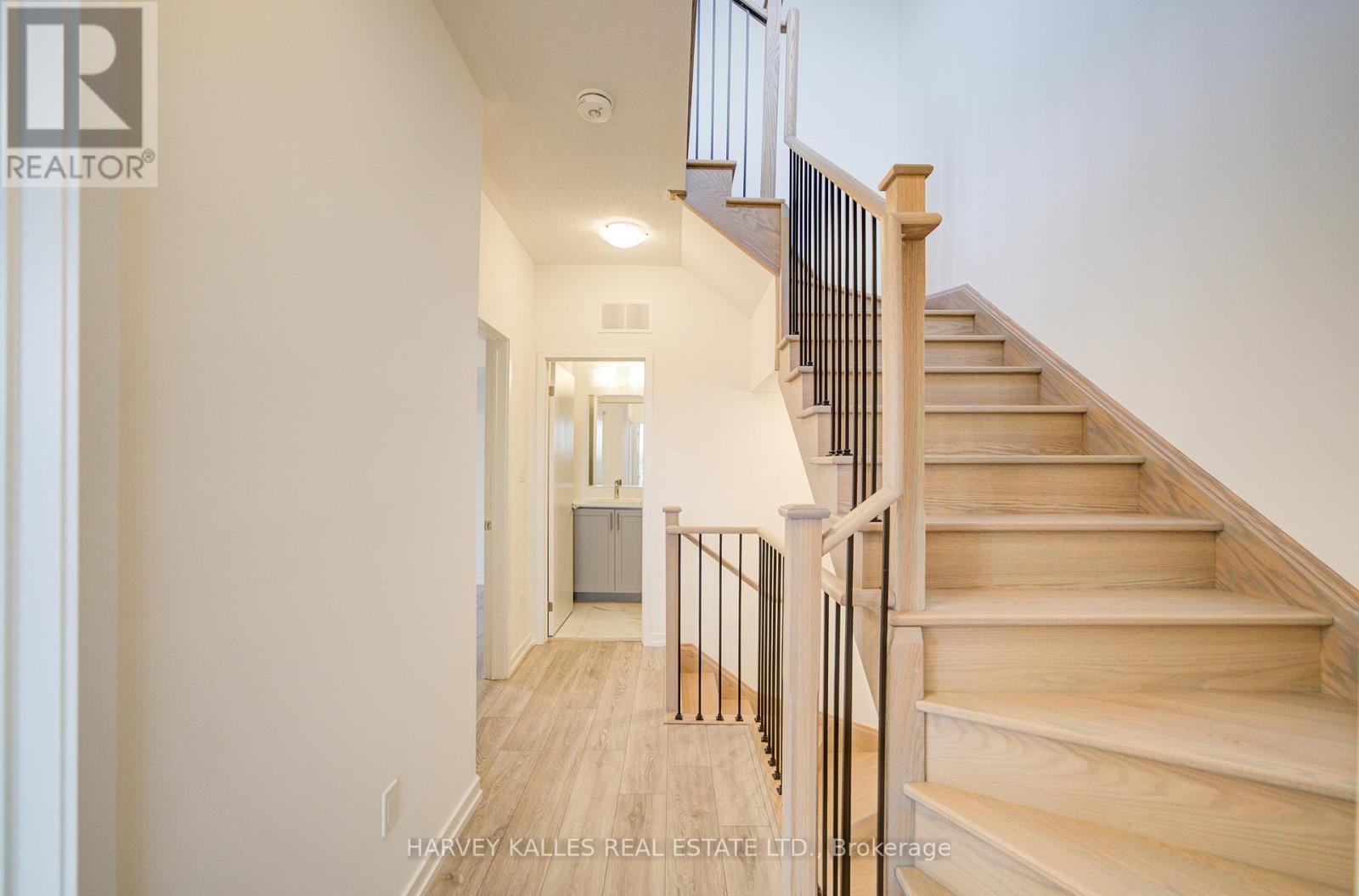 Unit 12 - 12-14 Lytham Green Circle, Newmarket, Ontario  L3Y 0H3 - Photo 21 - N12424966