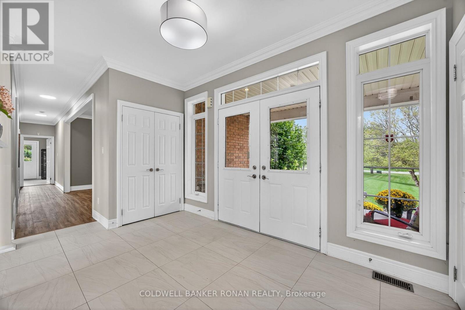 60 Underhill Court, Essa, Ontario  L9R 1V2 - Photo 4 - N12423838