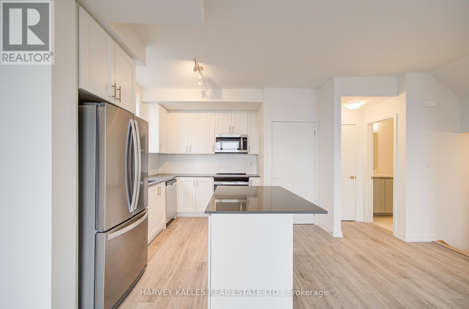 Unit 12 - 12-14 Lytham Green Circle, Newmarket, Ontario  L3Y 0H3 - Photo 10 - N12424966