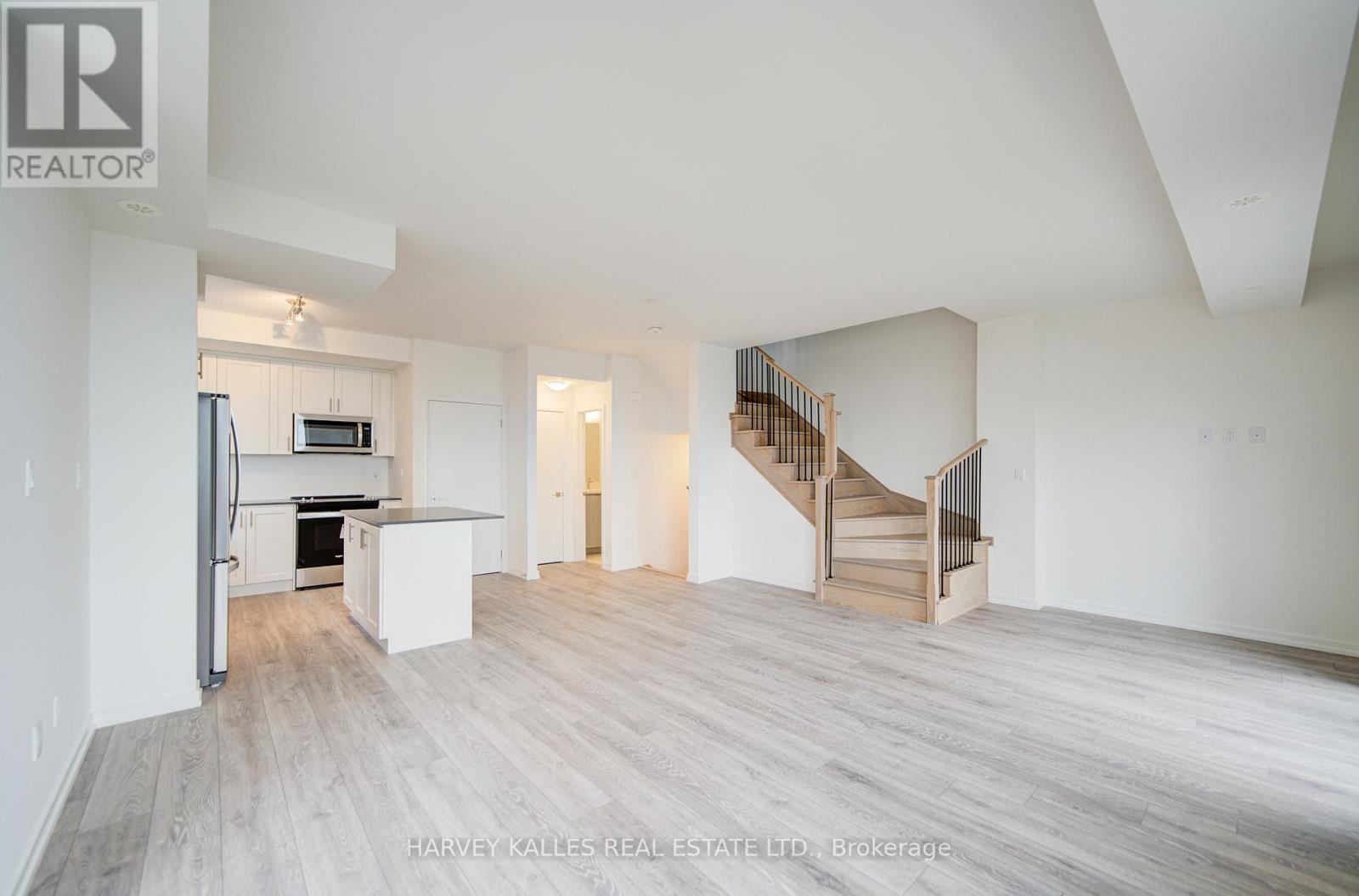 Unit 12 - 12-14 Lytham Green Circle, Newmarket, Ontario  L3Y 0H3 - Photo 16 - N12424966