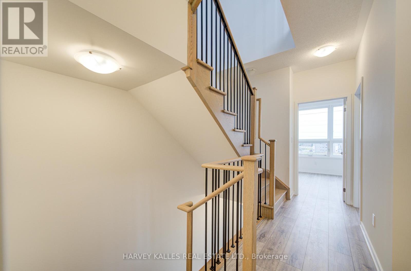 Unit 12 - 12-14 Lytham Green Circle, Newmarket, Ontario  L3Y 0H3 - Photo 22 - N12424966