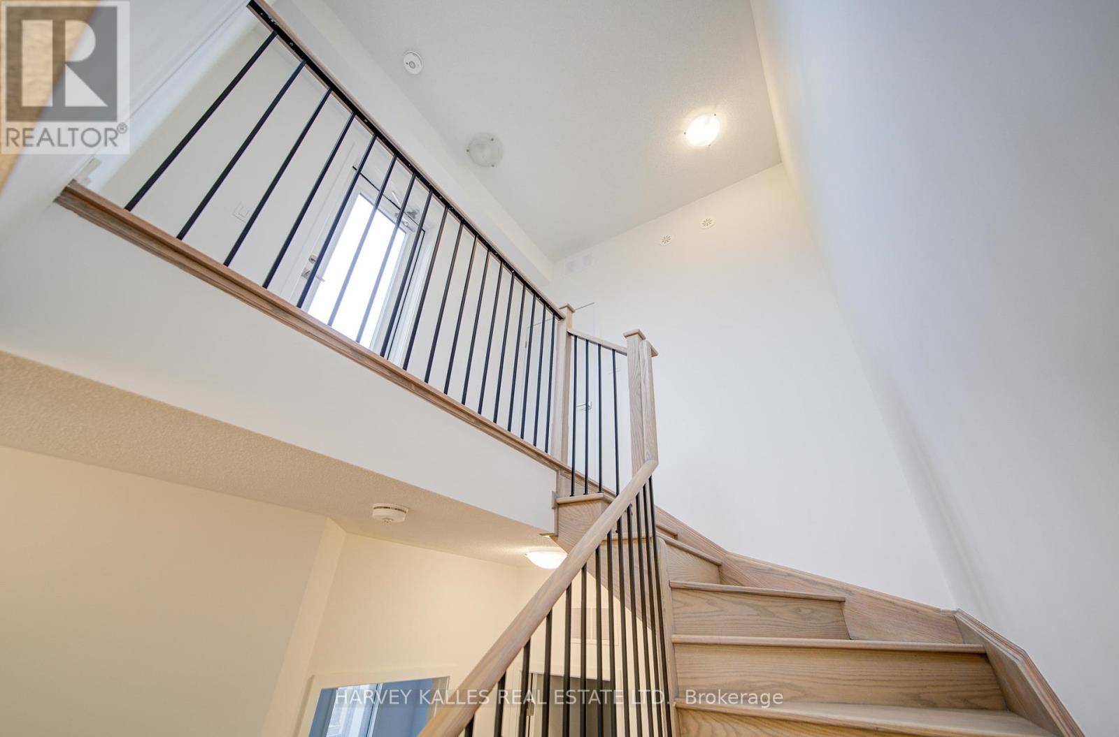 Unit 12 - 12-14 Lytham Green Circle, Newmarket, Ontario  L3Y 0H3 - Photo 35 - N12424966
