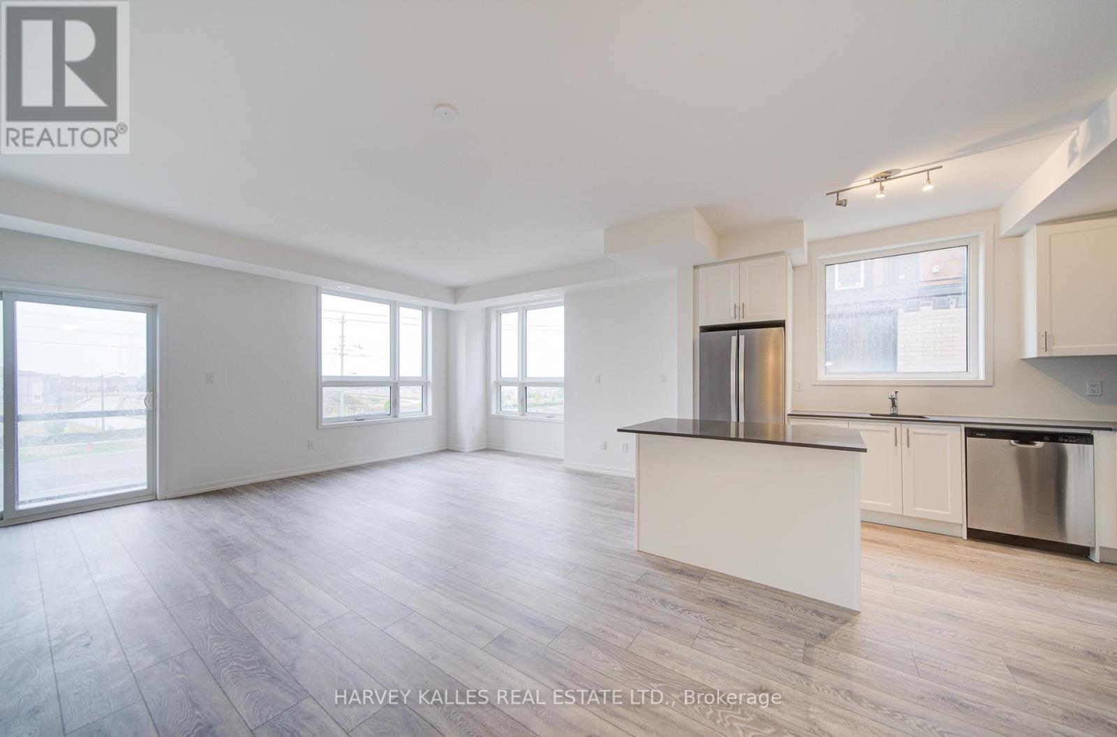 Unit 12 - 12-14 Lytham Green Circle, Newmarket, Ontario  L3Y 0H3 - Photo 7 - N12424966