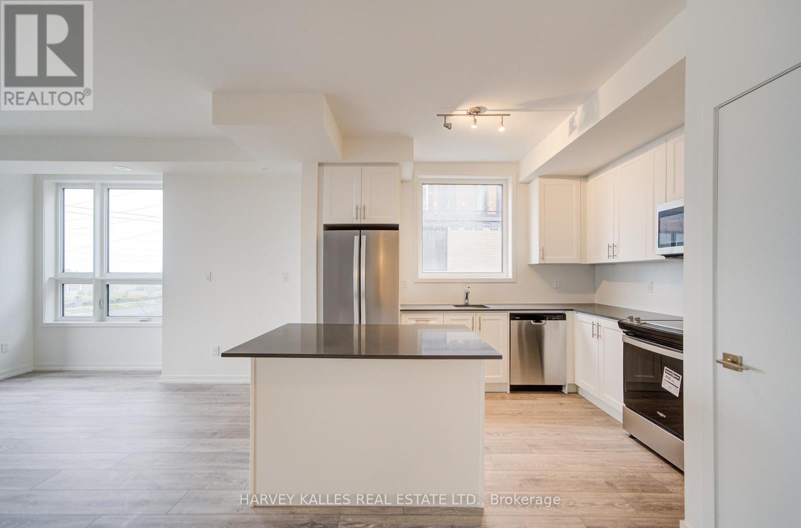 Unit 12 - 12-14 Lytham Green Circle, Newmarket, Ontario  L3Y 0H3 - Photo 9 - N12424966