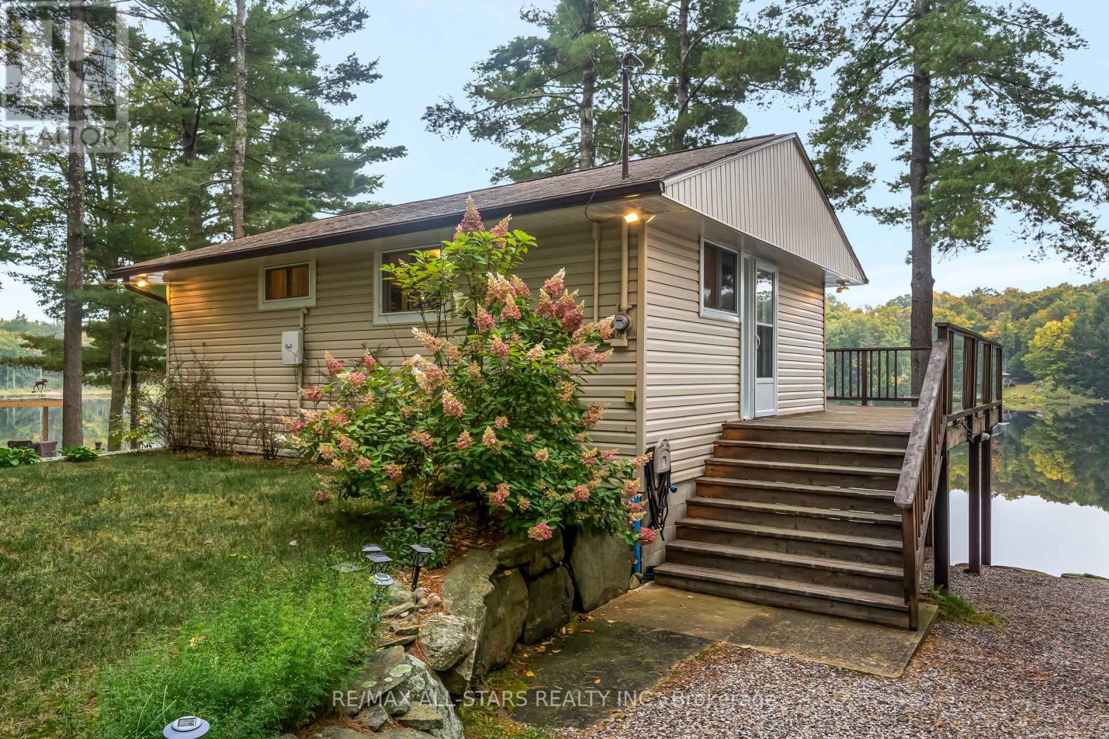 Cottage #9 - 1006 Youngs Road, Muskoka Lakes, Ontario  P0B 1J0 - Photo 11 - X12425585