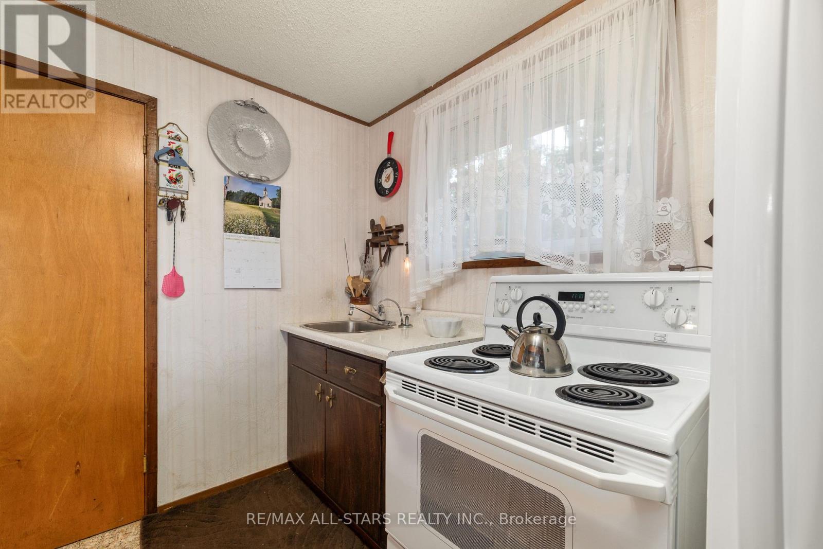 Cottage #9 - 1006 Youngs Road, Muskoka Lakes, Ontario  P0B 1J0 - Photo 23 - X12425585