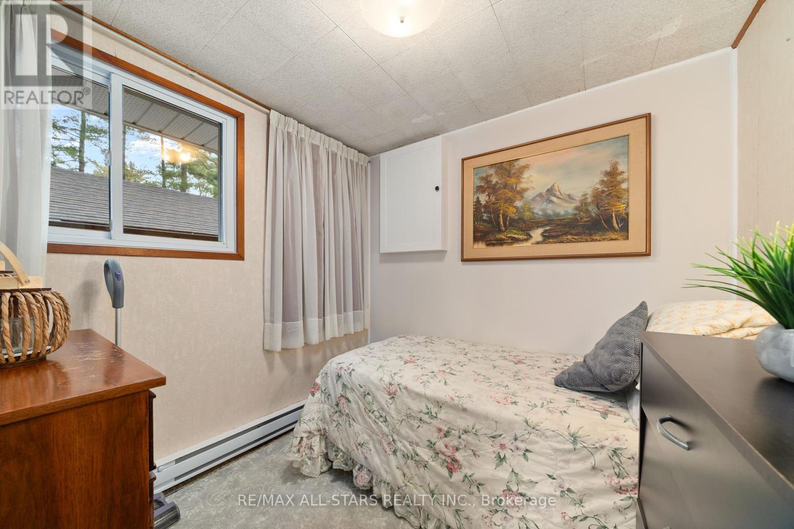 Cottage #9 - 1006 Youngs Road, Muskoka Lakes, Ontario  P0B 1J0 - Photo 24 - X12425585