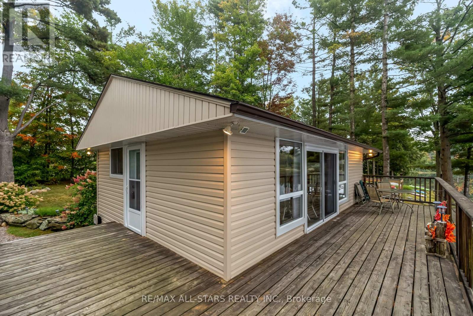 Cottage #9 - 1006 Youngs Road, Muskoka Lakes, Ontario  P0B 1J0 - Photo 38 - X12425585