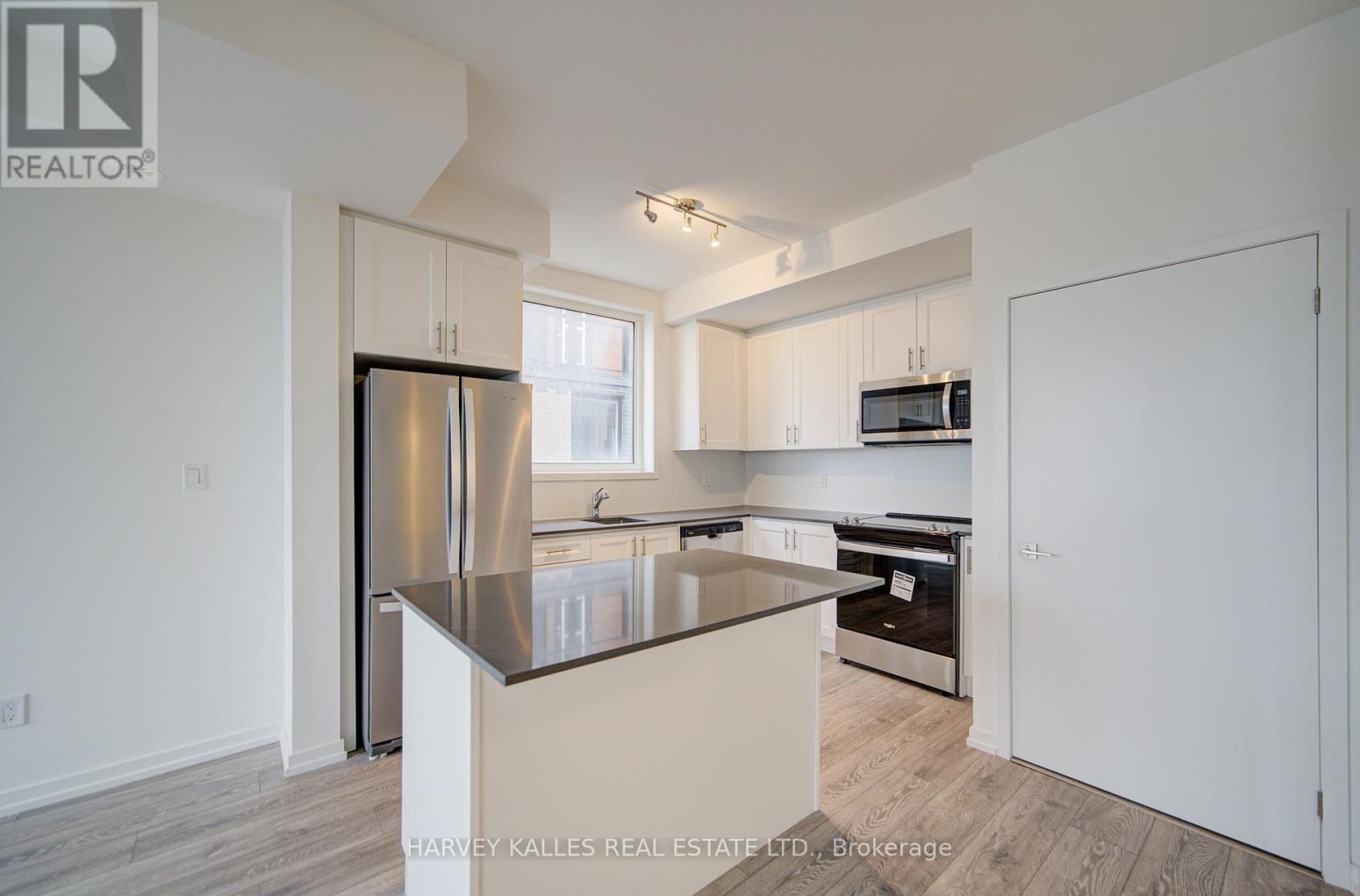 Unit 12 - 12-14 Lytham Green Circle, Newmarket, Ontario  L3Y 0H3 - Photo 8 - N12424966