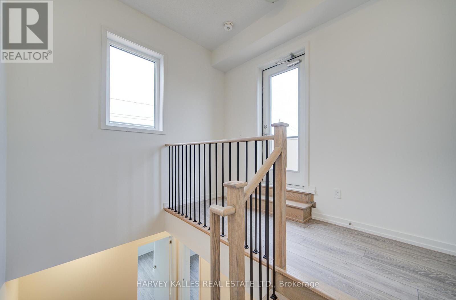 Unit 12 - 12-14 Lytham Green Circle, Newmarket, Ontario  L3Y 0H3 - Photo 36 - N12424966