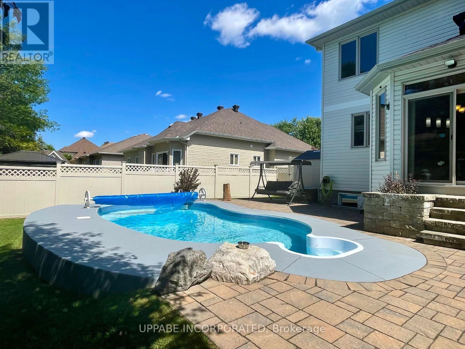 49 Baywood Drive, Ottawa, Ontario  K2S 2H7 - Photo 12 - X12419978