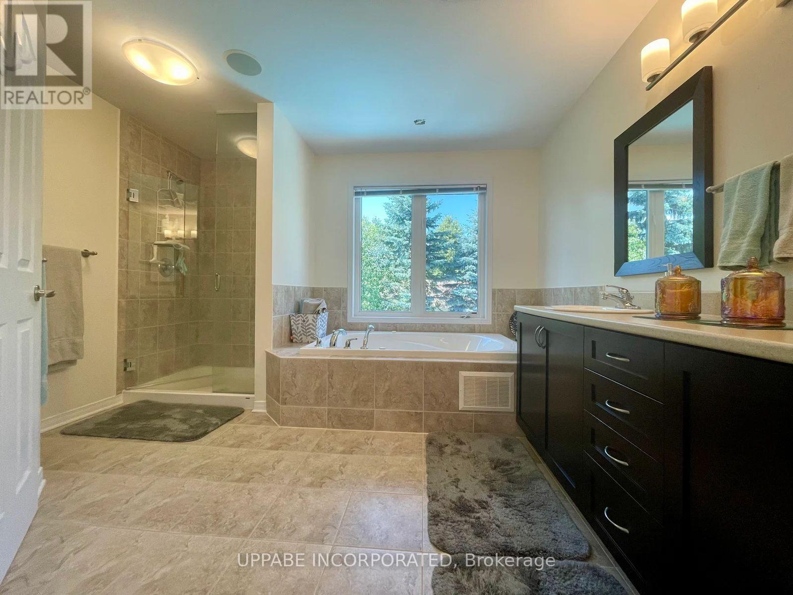 49 Baywood Drive, Ottawa, Ontario  K2S 2H7 - Photo 6 - X12419978