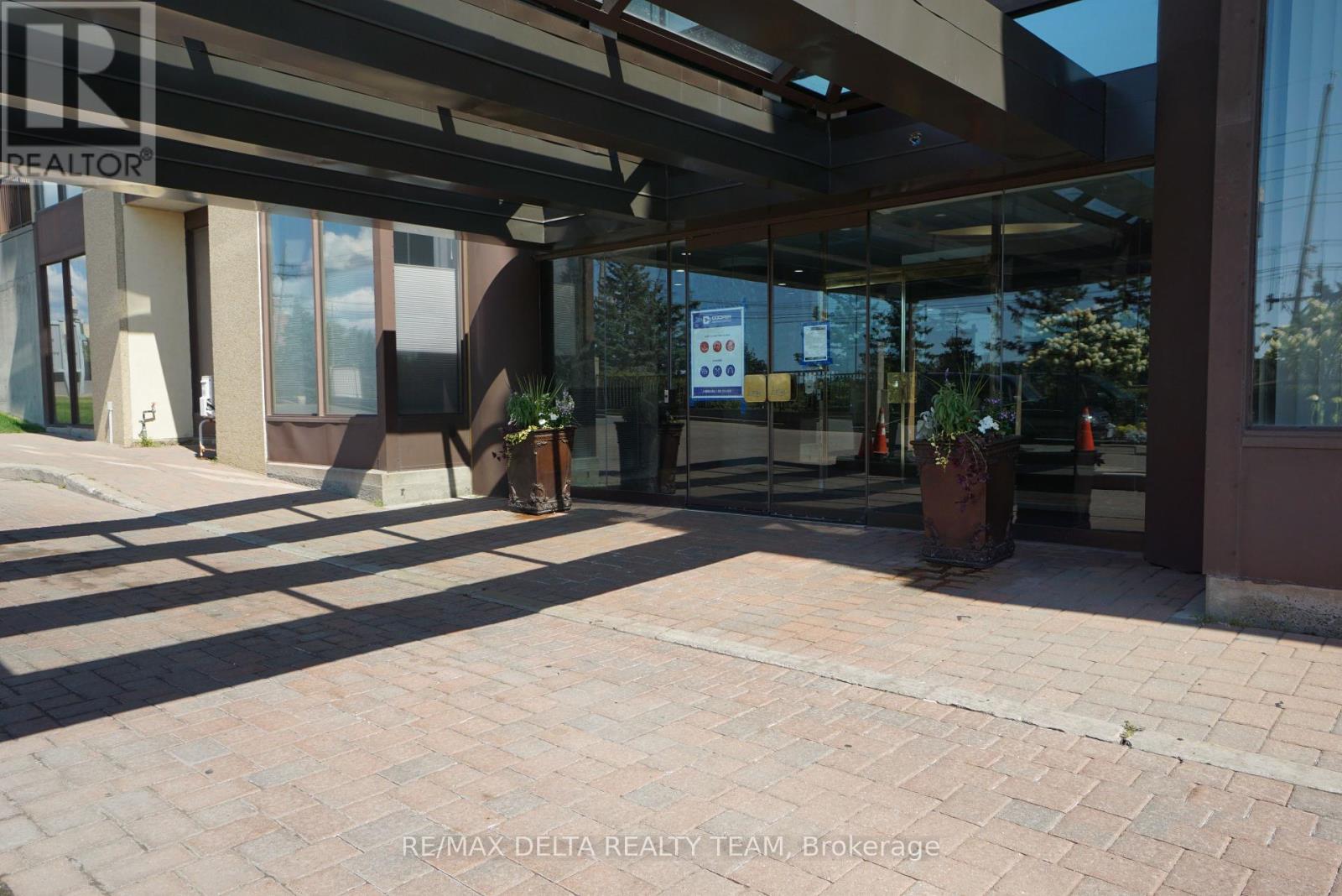 1506 - 545 St. Laurent Boulevard, Ottawa, Ontario  K1K 4H9 - Photo 2 - X12425574