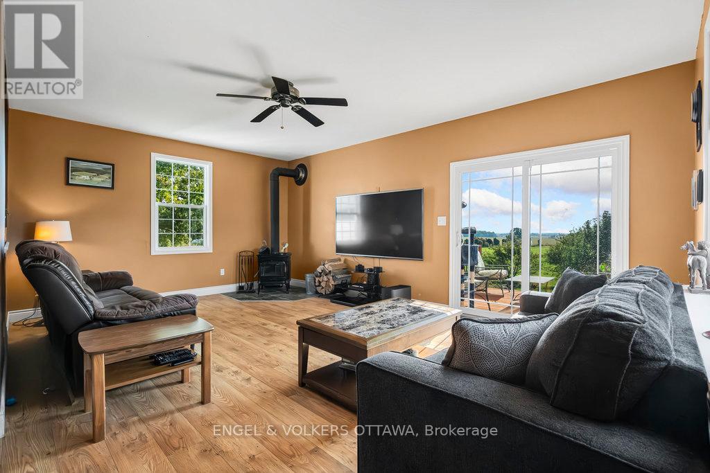 12420 Ormond Road, North Dundas, Ontario  K0C 2K0 - Photo 11 - X12425578