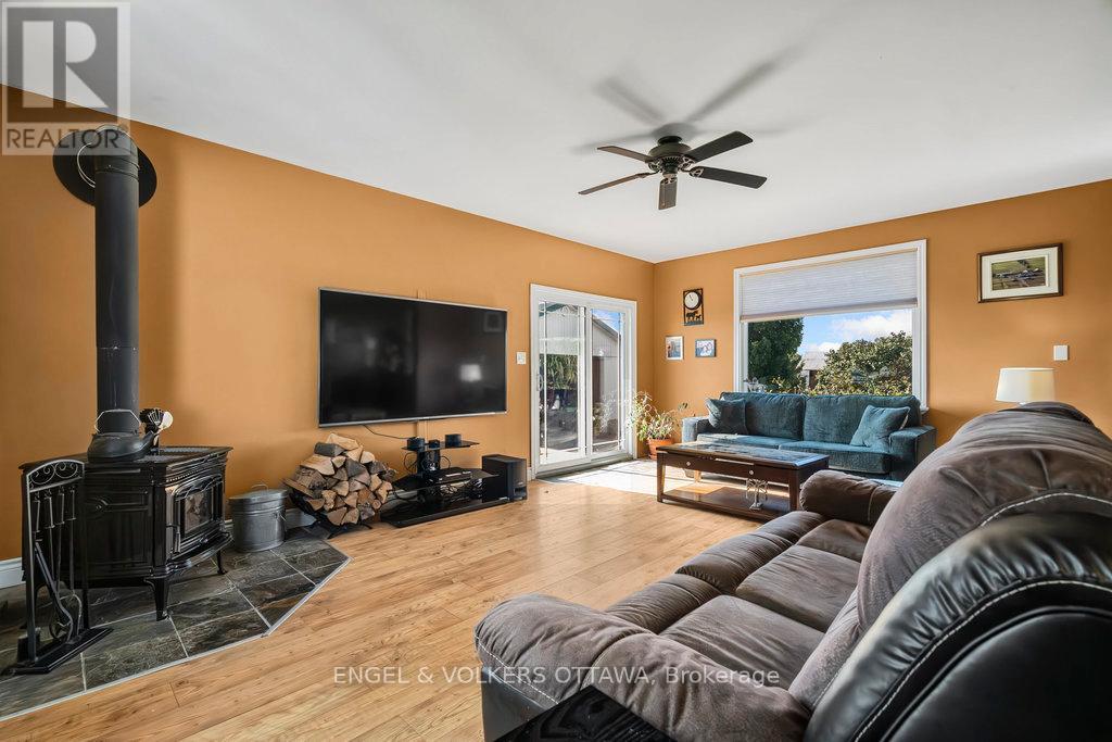 12420 Ormond Road, North Dundas, Ontario  K0C 2K0 - Photo 15 - X12425578