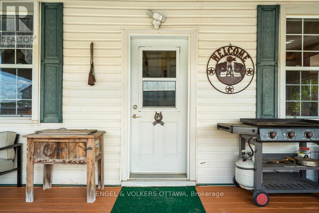 12420 Ormond Road, North Dundas, Ontario  K0C 2K0 - Photo 6 - X12425578