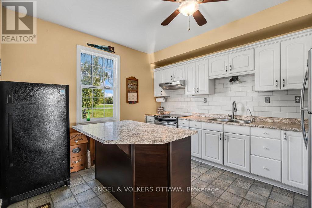 12420 Ormond Road, North Dundas, Ontario  K0C 2K0 - Photo 7 - X12425578