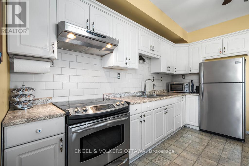 12420 Ormond Road, North Dundas, Ontario  K0C 2K0 - Photo 9 - X12425578