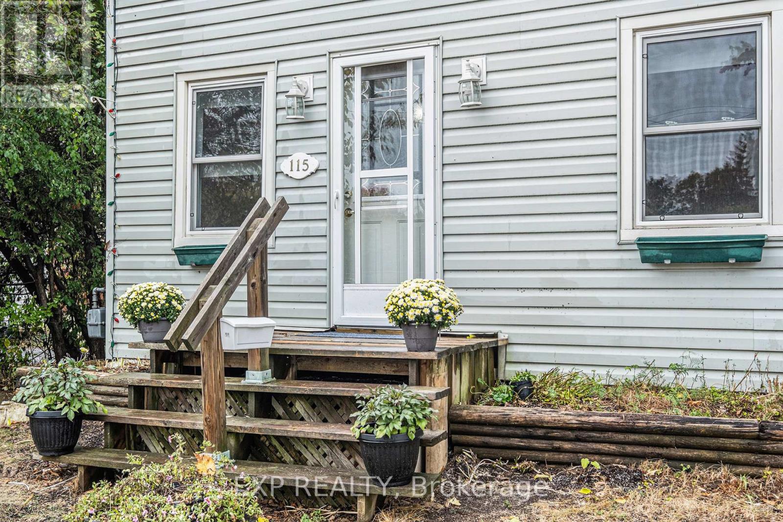 115 Nelson Street E, Carleton Place, Ontario  K7C 1A3 - Photo 2 - X12425595