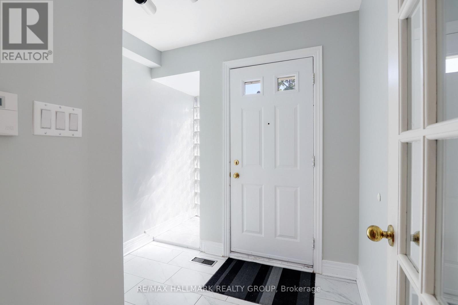 303 Sherwood Drive, Ottawa, Ontario  K1Y 3W7 - Photo 2 - X12425602