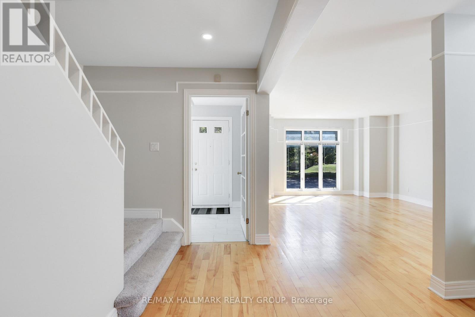 303 Sherwood Drive, Ottawa, Ontario  K1Y 3W7 - Photo 3 - X12425602