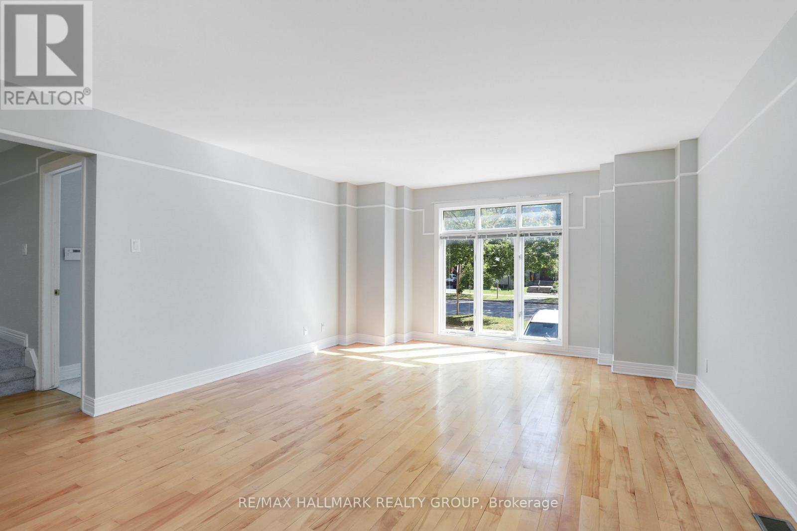 303 Sherwood Drive, Ottawa, Ontario  K1Y 3W7 - Photo 5 - X12425602