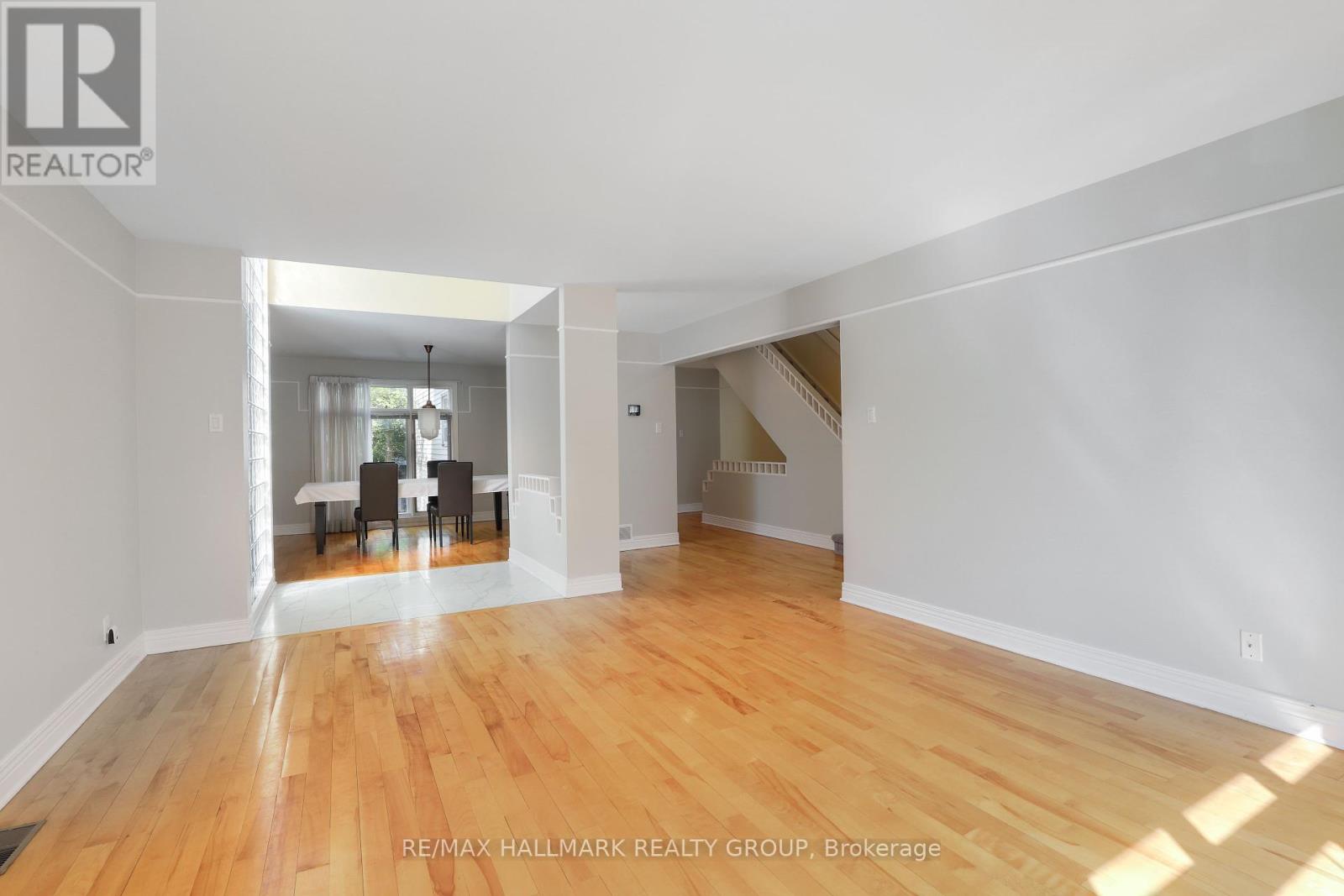 303 Sherwood Drive, Ottawa, Ontario  K1Y 3W7 - Photo 6 - X12425602