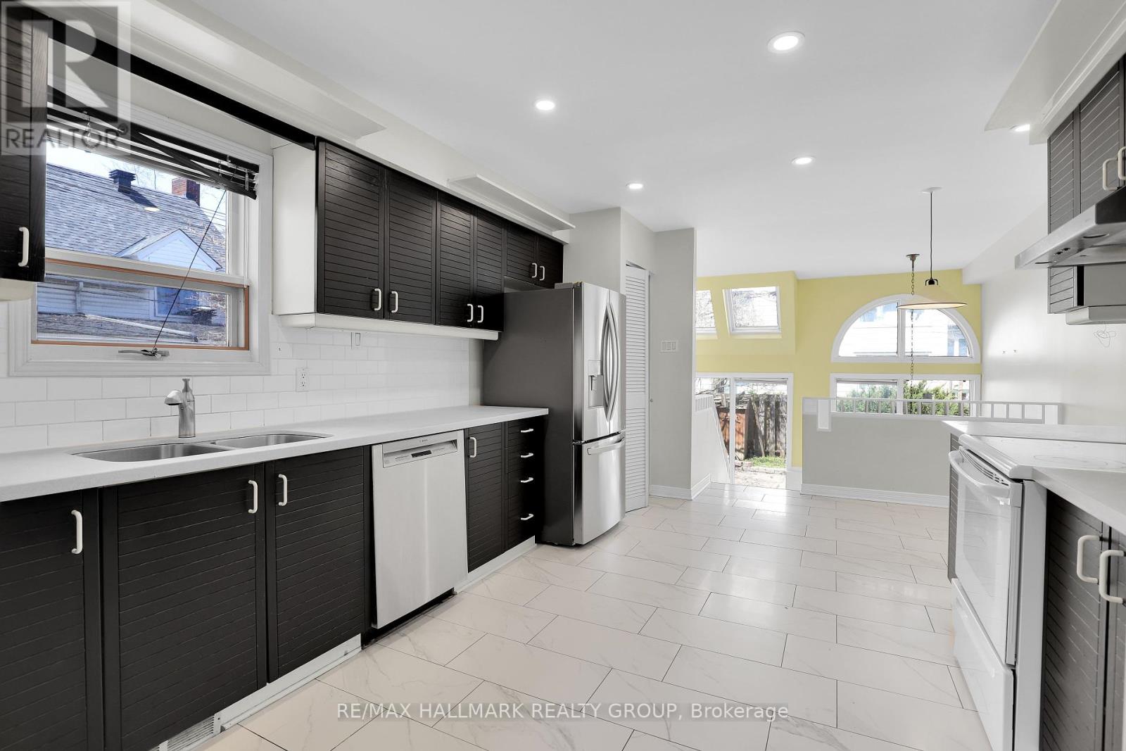 303 Sherwood Drive, Ottawa, Ontario  K1Y 3W7 - Photo 9 - X12425602