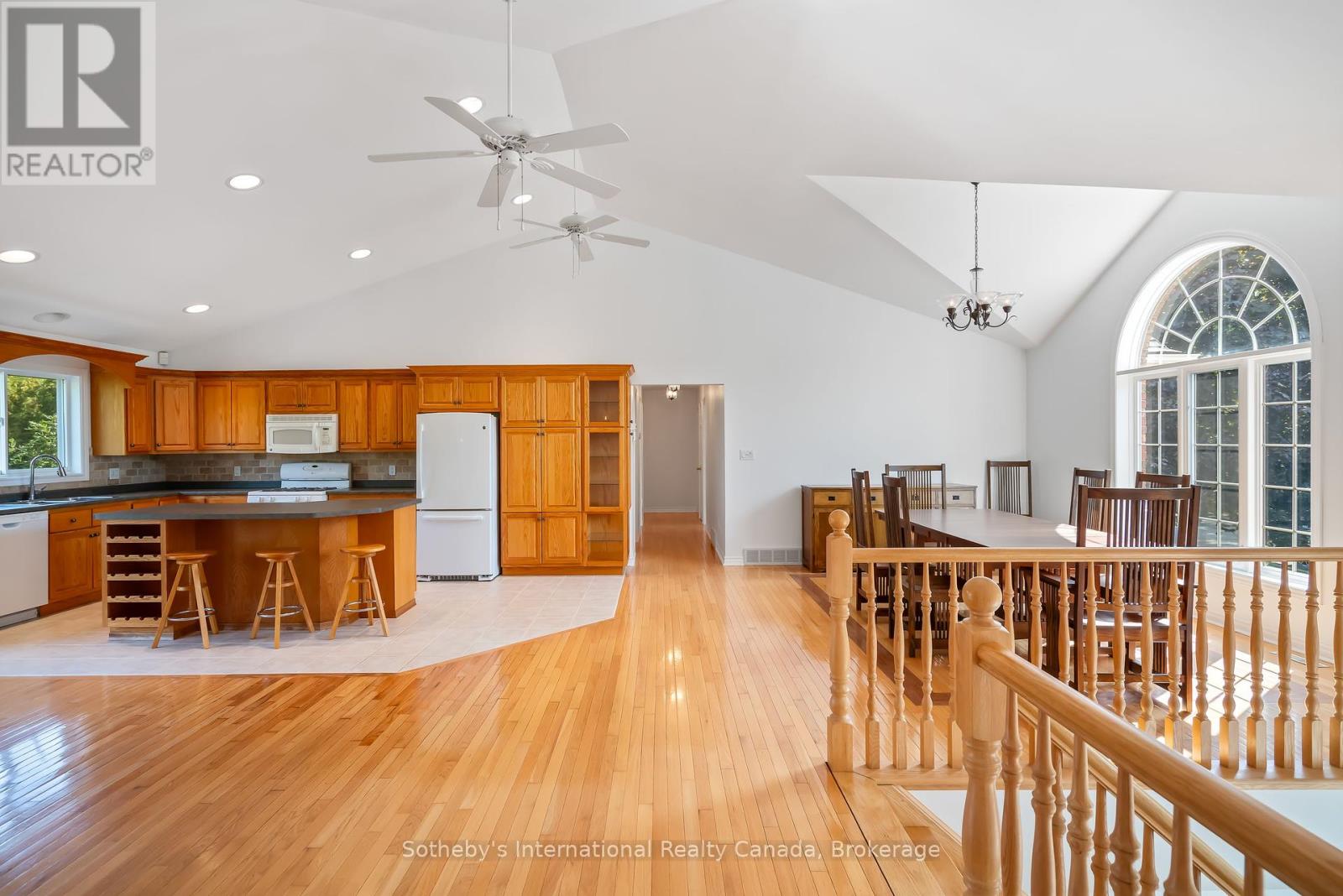 3121 Glenbrook Drive, Lincoln, Ontario  L0R 2C0 - Photo 12 - X12425568