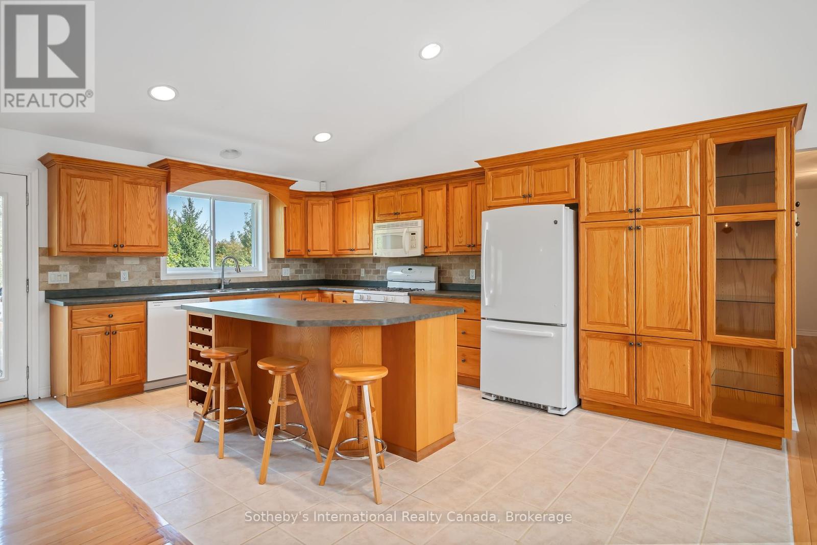 3121 Glenbrook Drive, Lincoln, Ontario  L0R 2C0 - Photo 14 - X12425568