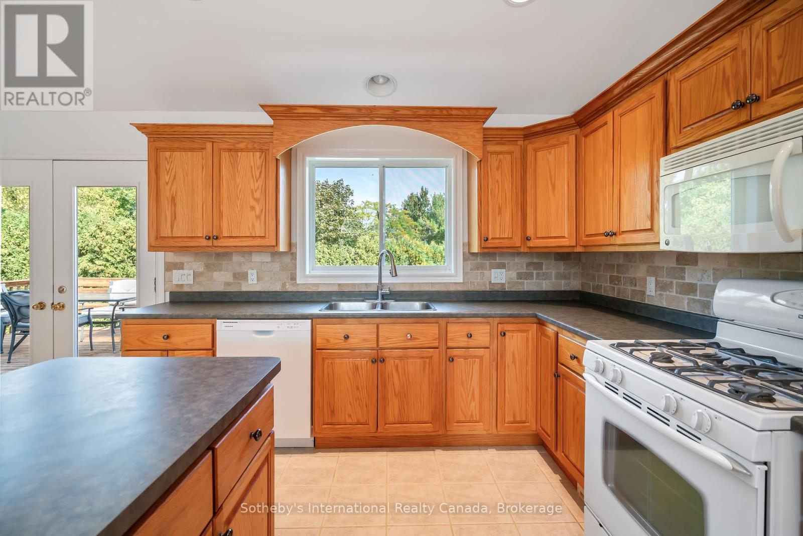 3121 Glenbrook Drive, Lincoln, Ontario  L0R 2C0 - Photo 15 - X12425568