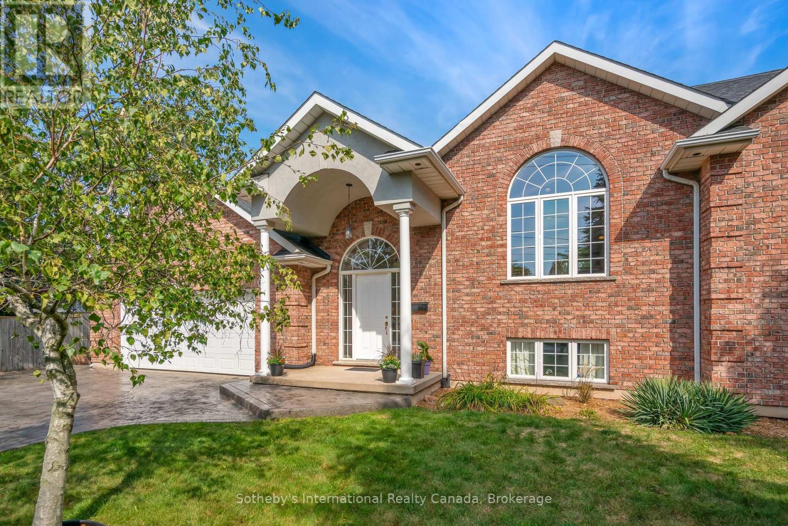 3121 Glenbrook Drive, Lincoln, Ontario  L0R 2C0 - Photo 2 - X12425568