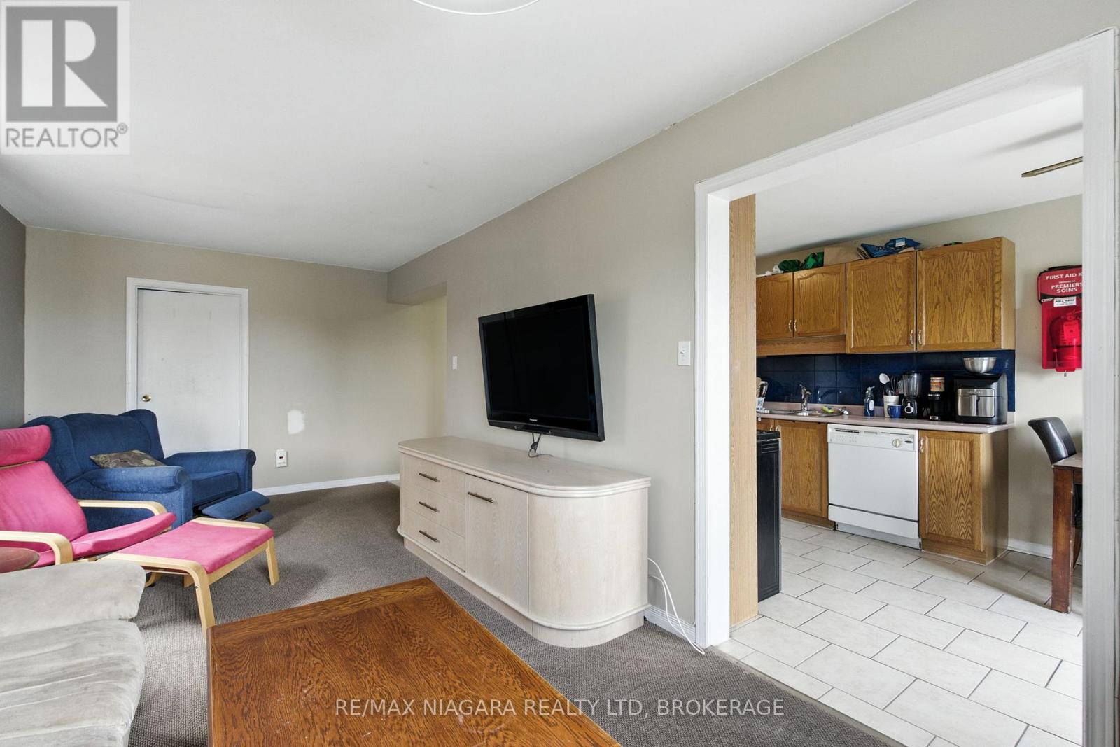 127 Devine Crescent, Thorold (Confederation Heights), Ontario  L2V 5A5 - Photo 14 - X12425561