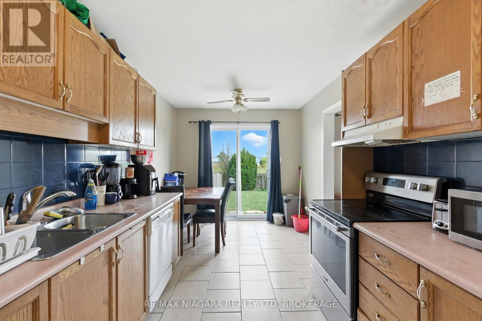 127 Devine Crescent, Thorold (Confederation Heights), Ontario  L2V 5A5 - Photo 15 - X12425561