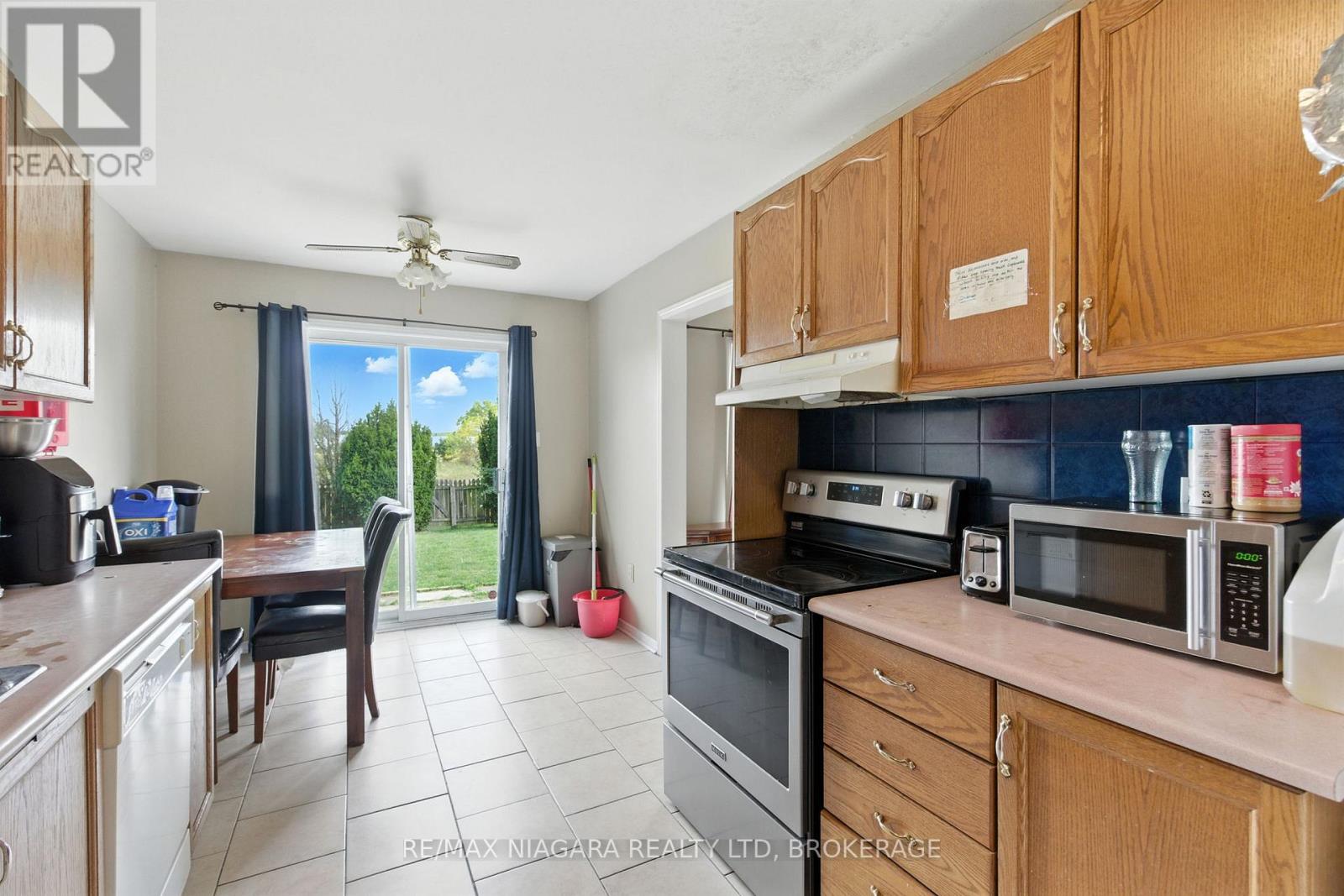 127 Devine Crescent, Thorold (Confederation Heights), Ontario  L2V 5A5 - Photo 17 - X12425561