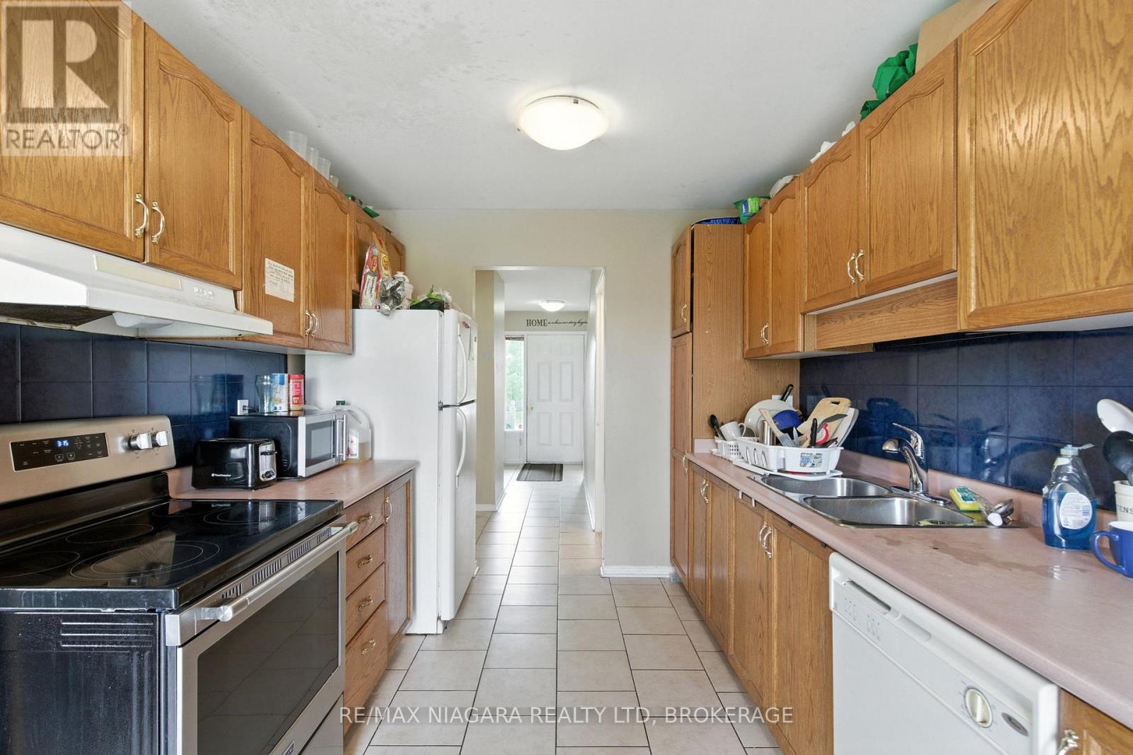 127 Devine Crescent, Thorold (Confederation Heights), Ontario  L2V 5A5 - Photo 18 - X12425561