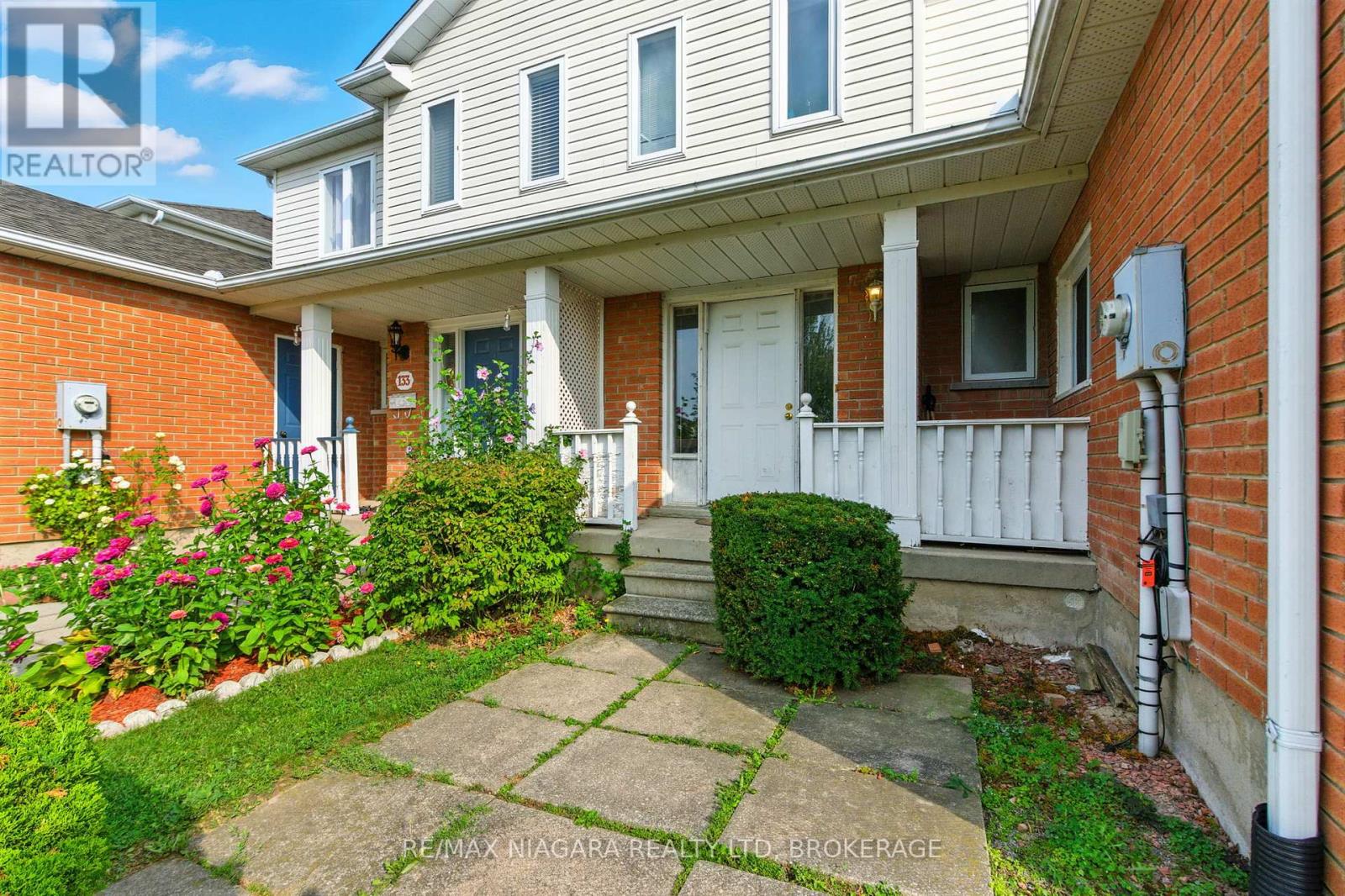 127 Devine Crescent, Thorold (Confederation Heights), Ontario  L2V 5A5 - Photo 2 - X12425561