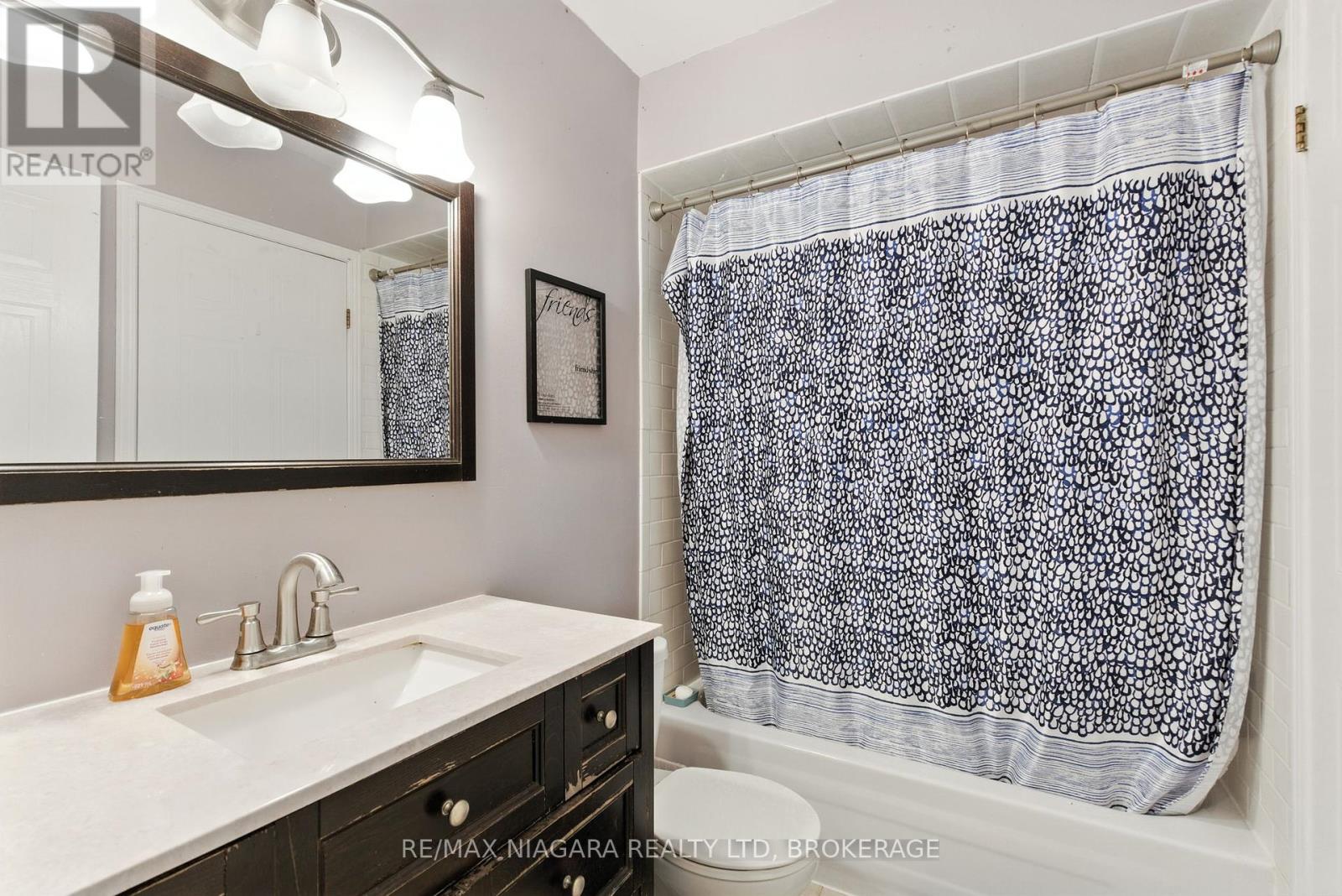 127 Devine Crescent, Thorold (Confederation Heights), Ontario  L2V 5A5 - Photo 30 - X12425561